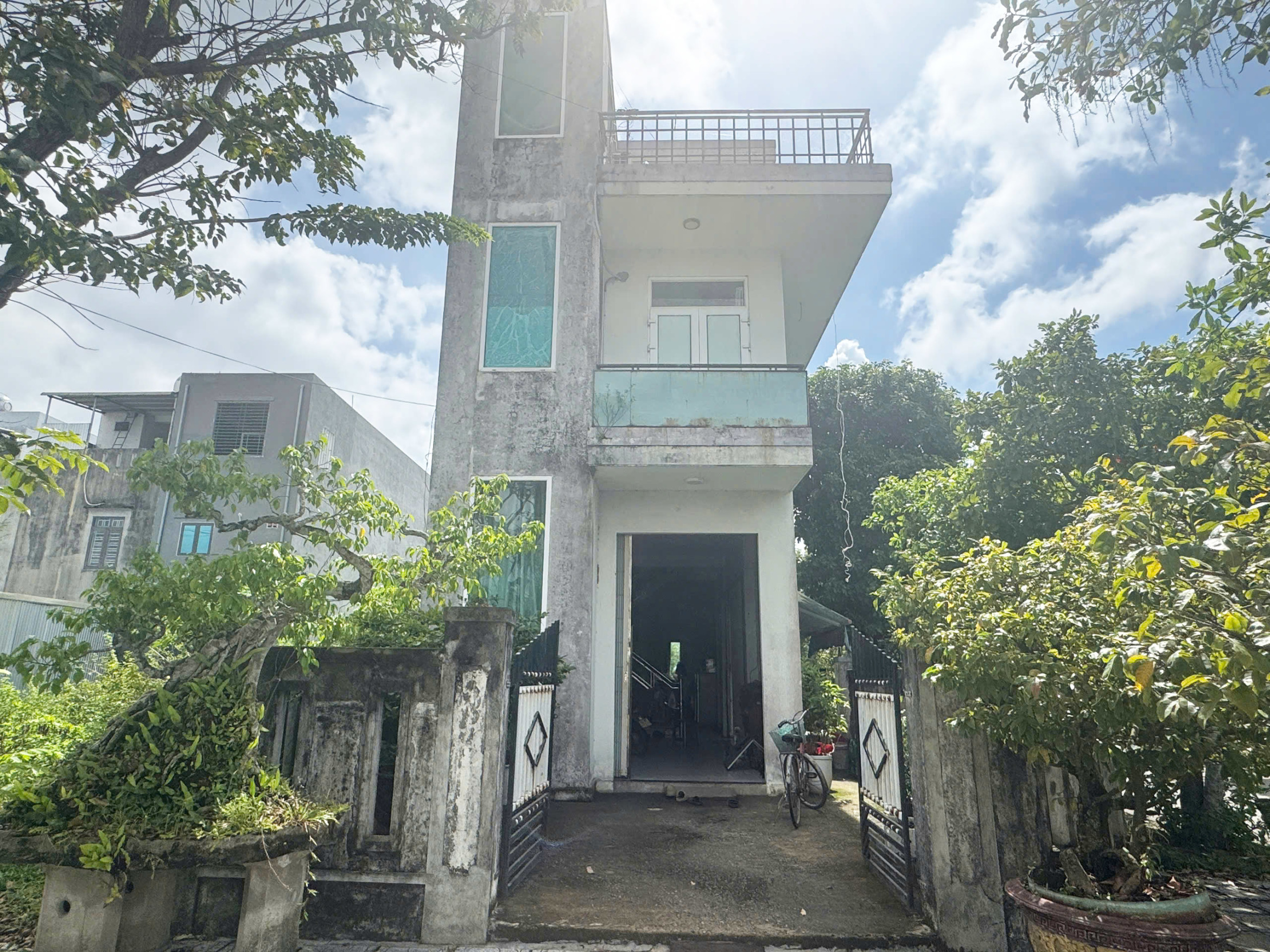 民众痛苦追回出租给镇人民委员会的房子:发布执行决定,强制交还房屋